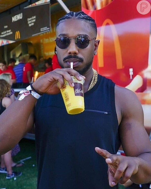 Michael B. Jordan, ator de 'Creed' e 'Pantera Negra', curte diversas fotos de ex-participante de reality show brasileiro no Instagram e pode estar flertando