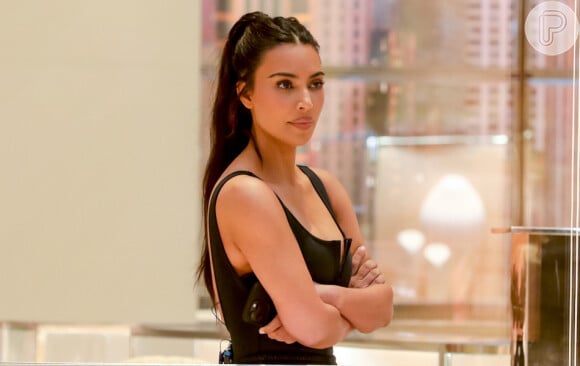 Kim Kardashian se assusta com espírito em foto postada no Instagram
