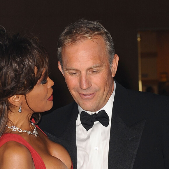 Whitney Houston e Kevin Costner estrelaram 'O Guarda-Costas' em 1992