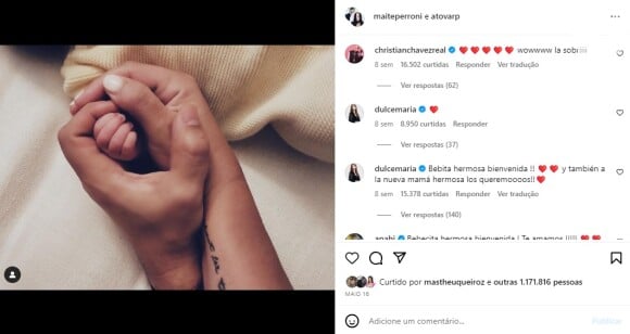 Maite Perroni publicou apenas uma foto da sua mão, com a do marido Andrés e a filha enquanto fez mistério até revelar o rosto de Lia na revista 'Quién'.
