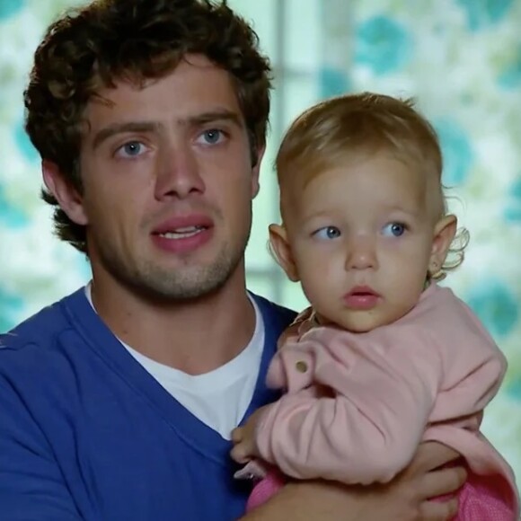 Rafael Cardoso interpretou Rodrigo na novela 'A Vida da Gente', um rapaz que virou pai muito jovem.