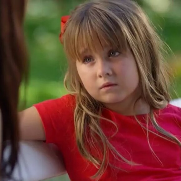 Jesuela Moro que interpretou Julia em 'A Vida da Gente' foi apontada como a atriz que teria recebido a investida de Rafael Cardoso.