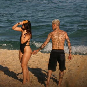 Mel Maia levou tapinha no bumbum do namorado, MC Daniel, em dia na praia