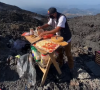 Vista de vulcão ativo na Guatemala impressiona! Comeria uma pizza feita num vulcão ativo?