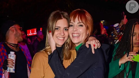 Titi Müller beija a namorada em show de Elba Ramalho