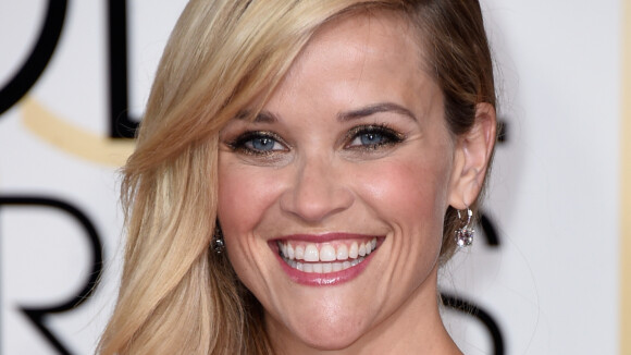 Reese Witherspoon usa joias avaliadas em R$ 4 milhões no Globo de Ouro 2015
