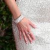 De acordo com a 'US Magazine', Reese Witherspoon usou bracelete de ouro 18 quilates avaliados em US$ 200 mil (cerca de R$ 533 mil) e um anel de US$ 695 mil (R$ 1,9 milhão)