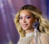 Beyoncé anuncia pré-venda de perfume criado e desenhado pela própria cantora