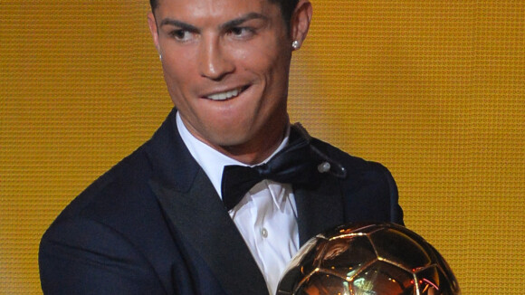 Cristiano Ronaldo grita ao ganhar o prêmio Bola de Ouro: 'Quero alcançar Messi'