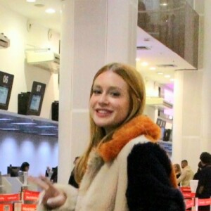 Marina Ruy Barbosa usou um casaco fur free fur (sem a presença de pelo de animais)