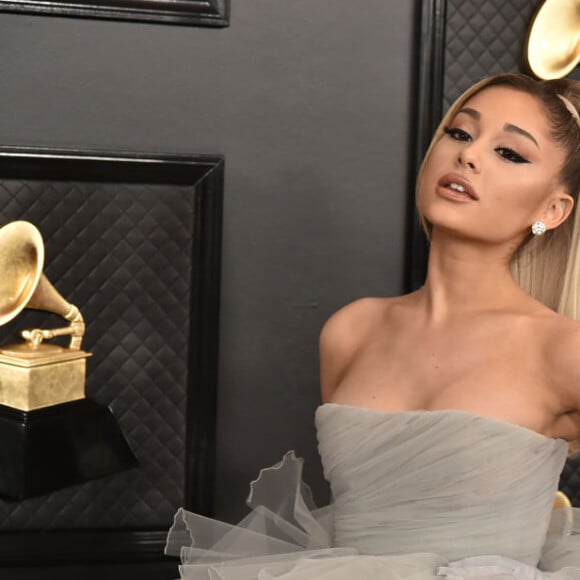 Ariana Grande é uma das maiores cantoras do pop da atualidade, apenas no Instagram ela tem 377 milhões de seguidores.