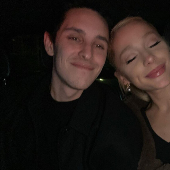 Ariana Grande e Dalton Gomez teriam se separado desde janeiro, mas anunciaram apenas em julho.