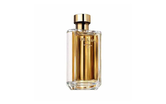 Perfume La Femme Prada é formado por buquê branco com baunilha e favo de mel, resultando em uma fragrância bem delicada, elegante e irresistível
