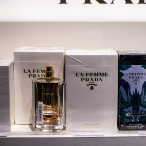 La Femme e L'Homme: Prada cria perfumes para serem 'par de iguais', fazendo com que eles possam ser amantes, estranhos, amigos ou qualquer outra coisa