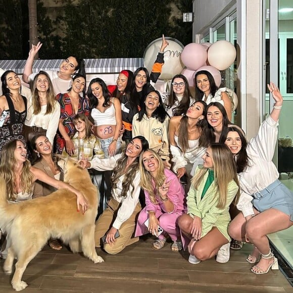 Bruna Biancardi com amigas no chá de bebê de Mavie