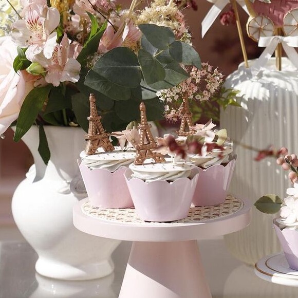 Mas detalhes como a Torre Eiffel na decoração fizeram fãs acreditarem que Bruna Biancardi incluiu Neymar no chá de bebê