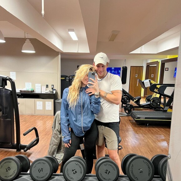 Filha de Claudia Abreu, Maria Maud malha todos os dias, de segunda à sexta-feira