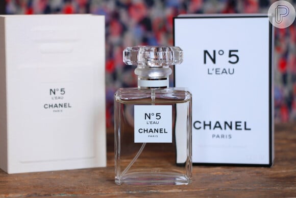 Perfume Chanel Nº5 tem notas de Aldeídos, Ylang Ylang, Néroli, Bergamota, Limão, Íris e mais