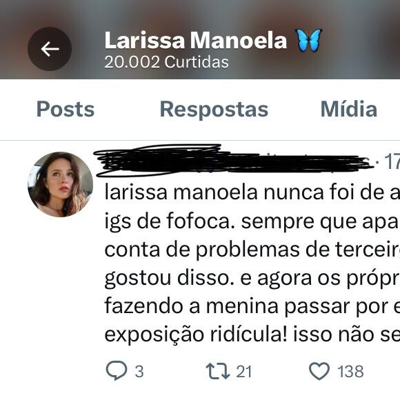 'Larissa Manoela nunca foi de aparecer em Instagram de fofoca. E agora os próprios pais estão fazendo a menina passar por essa exposição ridícula!', diz outro tweet