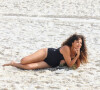Atriz da novela 'Mulheres de Areia', Giovanna Gold posou para fotógrafo em praia do Rio