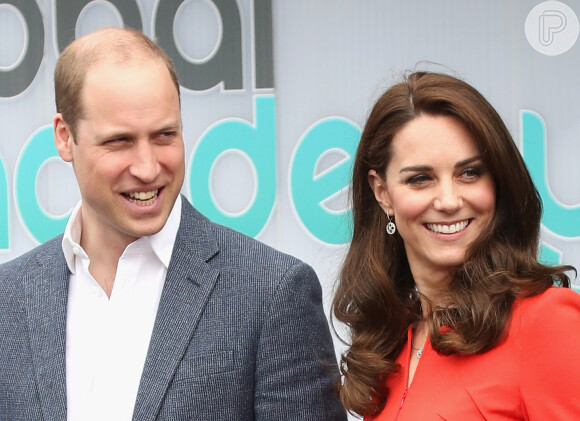 Kate Middleton e Príncipe William esbanjam com sala VIP de aeroporto em Londres