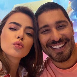 Foto do casamento de Victor Pecoraro e Rayanne Morais foi divulgada por conta de Instagram e causou revolta na web: 'Marilinha Mendonça errou nessa. tem lar, e casa sim'