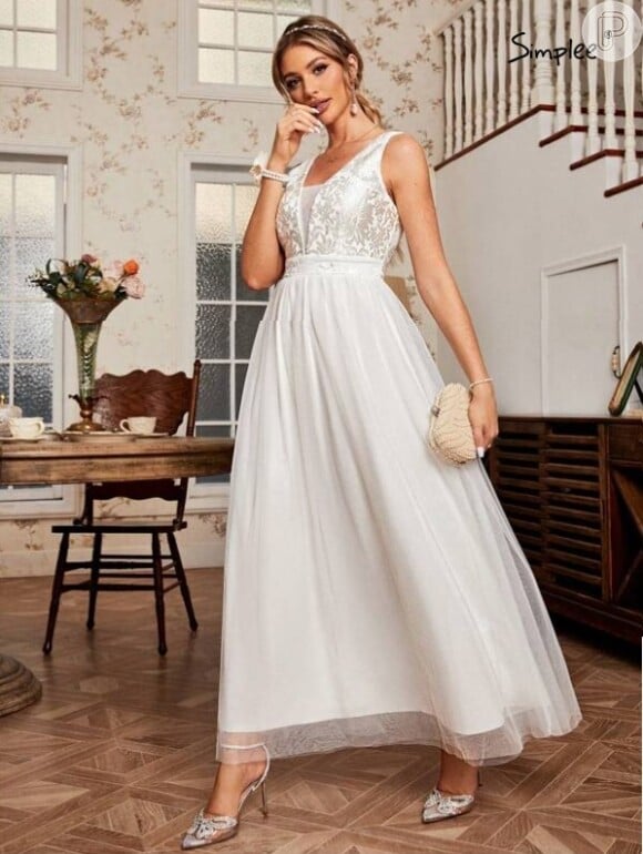 Vestido de noiva na Shein: Este look simples que combina romantismo com moderno ganha a noiva pelo preço mais acessível.