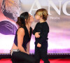 Filho de Isis Valverde e André Resende, Rael, de 4 anos, ganhou carinho da mãe durante pré-estreia de filme