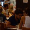 Sophie Charlotte e Daniel de Oliveira foram a um restaurante durante o passeio pelo shopping