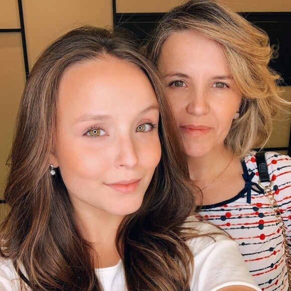 Em viagem de férias, mãe de Larissa Manoela se trancou no quarto e se recusou a falar com a filha