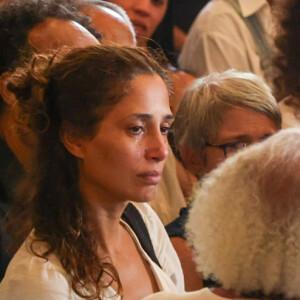 Camila Pitanga chorou no velório de Léa Garcia em 19 de agosto de 2023