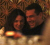 Isis Valverde e Marcus Buaiz sentaram lado a lado durante jantar romântico