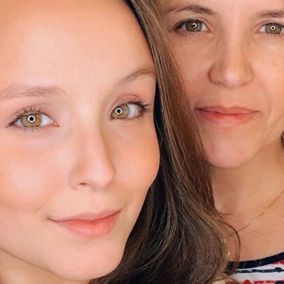 Mãe de Larissa Manoela explicou por que xingou a filha por mensagem