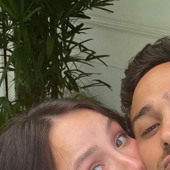 Larissa Manoela está noiva do ator André Luiz Frambach