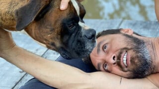 Maquiador Rico Tavares está em estado crítico cinco dias após atropelamento, relata Danni Suzuki