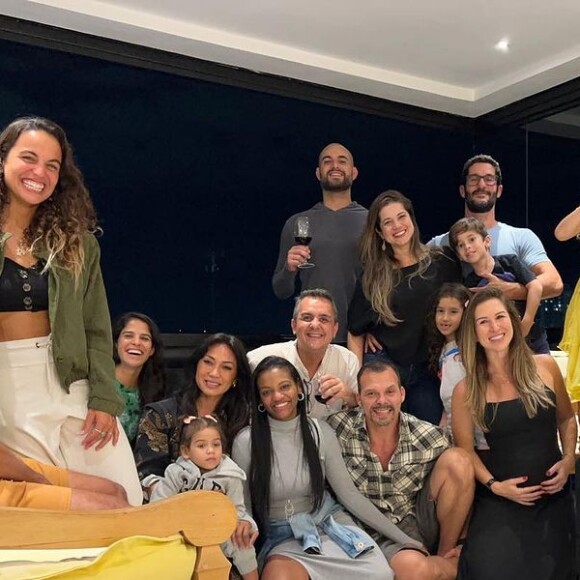 Maquiador Rico Tavares foi filmado por circuito de segurança de um bar comprando cigarros e cerveja por volta das 19h de 22 de agosto de 2023