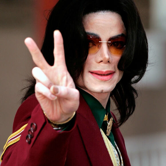 Michael Jackson sobre aniversário de 50 anos: 'Só vou comer um bolinho com meus filhos e nós provavelmente vamos assistir a desenhos'