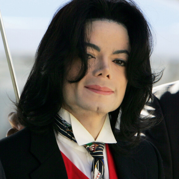 Michael Jackson, no aniversário de 50 anos, afirmou se sentir 'muito sábio, mas ao mesmo tempo muito jovem'