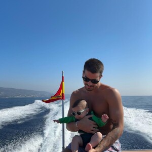Esse momento de Enzo Celulari com Luca foi compartilhado por Claudia Raia na primeira viagem internacional do seu bebê caçula