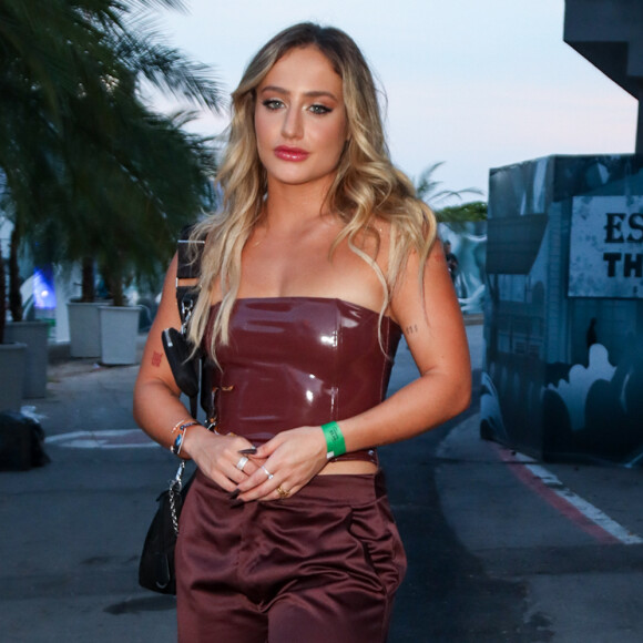 Bruna Griphao apostou em um look monocromático para ir ao The Town