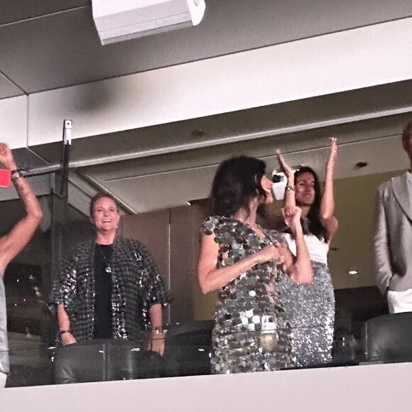 Príncipe Harry parecia desanimado ao comparecer com Meghan Markle ao show de Beyoncé