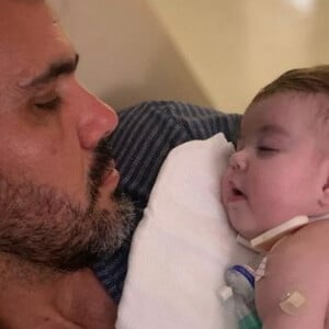 Juliano e Letícia Cazarré mostram luta de caçula nas redes sociais