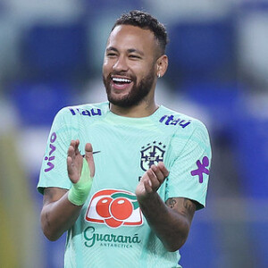 Neymar foi escalado para jogar com a Seleção Brasileira enquanto sequer estreou pelo seu novo time
