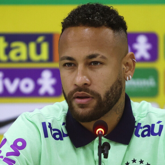 Neymar tem a sua estreia adiada no time Al-Hilal, mas volta a Seleção Brasileira confirmada