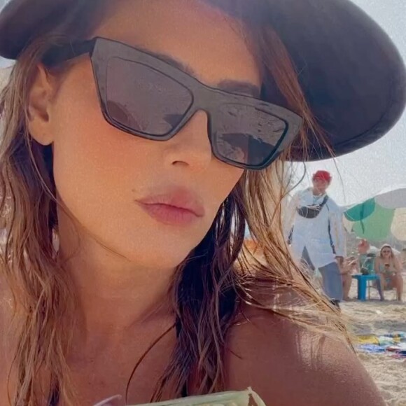 Sobre sexo, Deborah Secco frisou que trata do assunto com naturalidade e não considera o tema um tabu