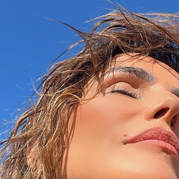 Deborah Secco: 'Pra mim, é igual falar do almoço. Trato boceta e cotovelo com a mesma naturalidade. São duas partes do meu corpo'