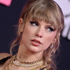 Taylor Swift impressiona com reação curiosa ao quebrar anél de 60 mil reais no VMA 2023