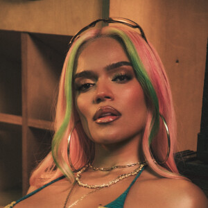 Apresentação de Karol G com música brasileira recebeu elogios da web