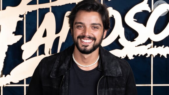 Rodrigo Simas afastou rumor de que recusou papel no remake da novela 'Renascer'