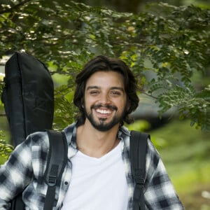 Rodrigo Simas em foto da novela 'Salve-se Quem Puder'; ator foi sondado para papel em 'Renascer'